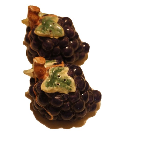 Grape Purple Salt & Pepper Shakers Set of 2, Lefton Ceramic - Picture 1 of 9
